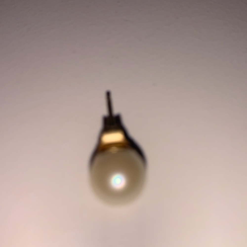 this earring is very treasuries. it’s very shiny, goodness, always cute so cute